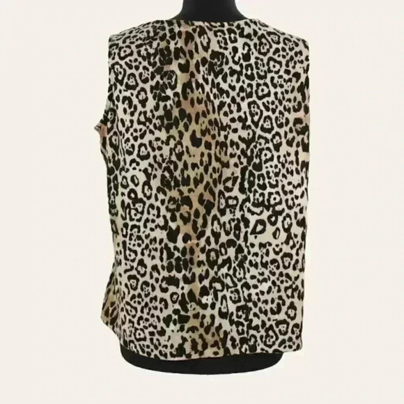 🔵2/$15 ~ TanJay Petite sleeveless medium leopard print top medium - Picture 3 of 6